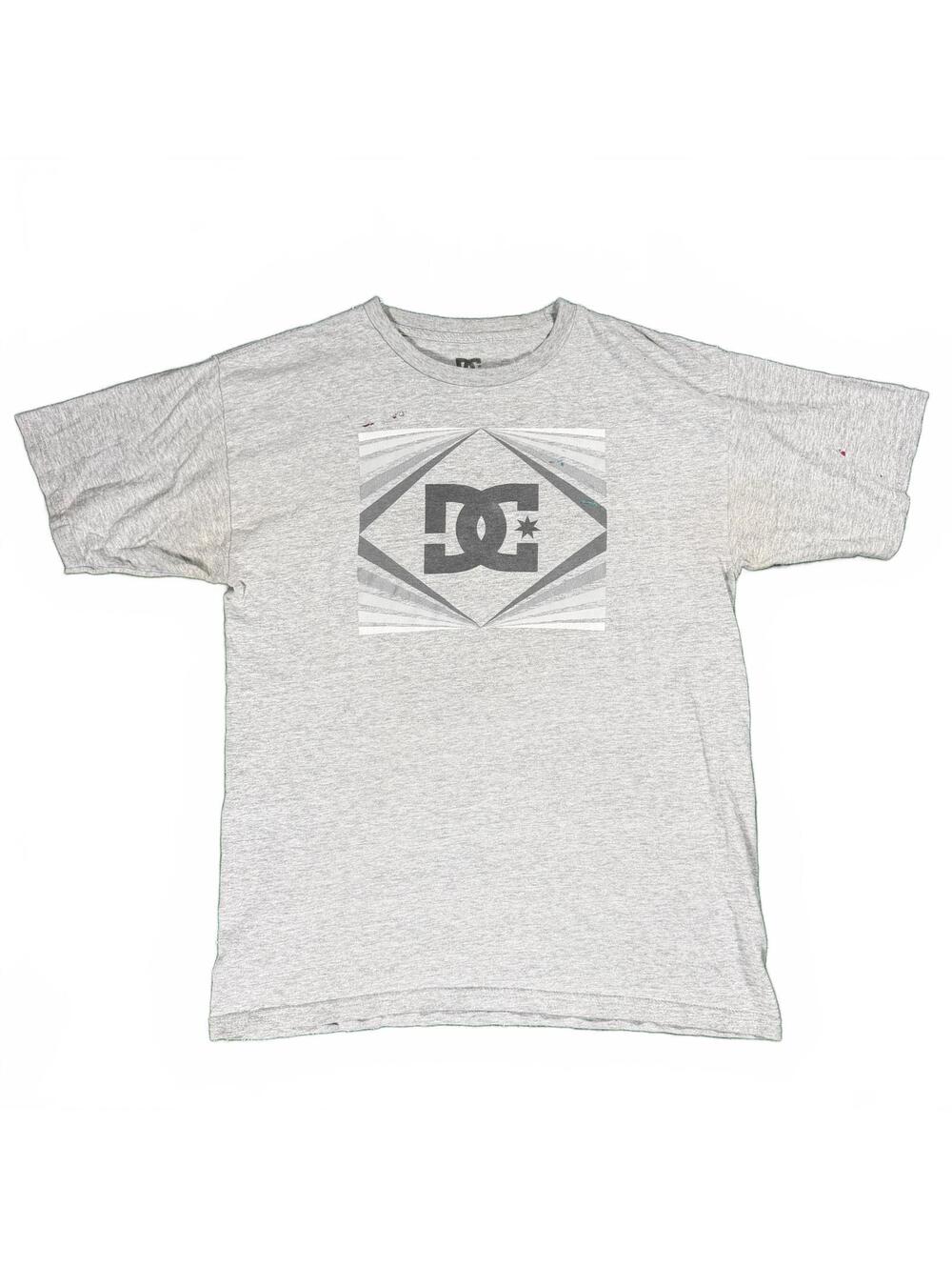 DC Shoes Medium Gray Short Sleeve T-Shirt with Geometric Logo Design